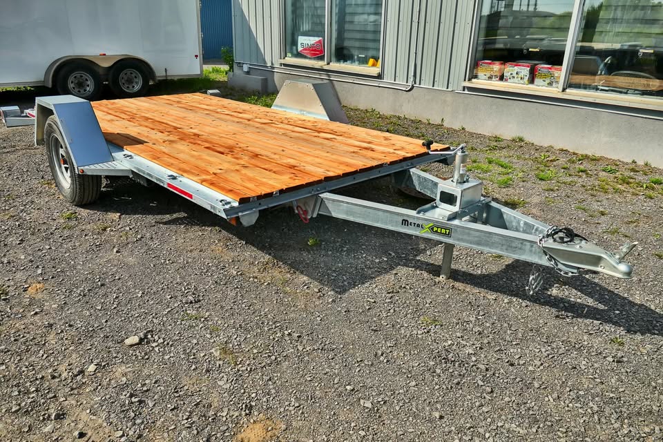 Location voiturette 2025 MetalXpert 12 pi. à Montréal et en République Dominicaine